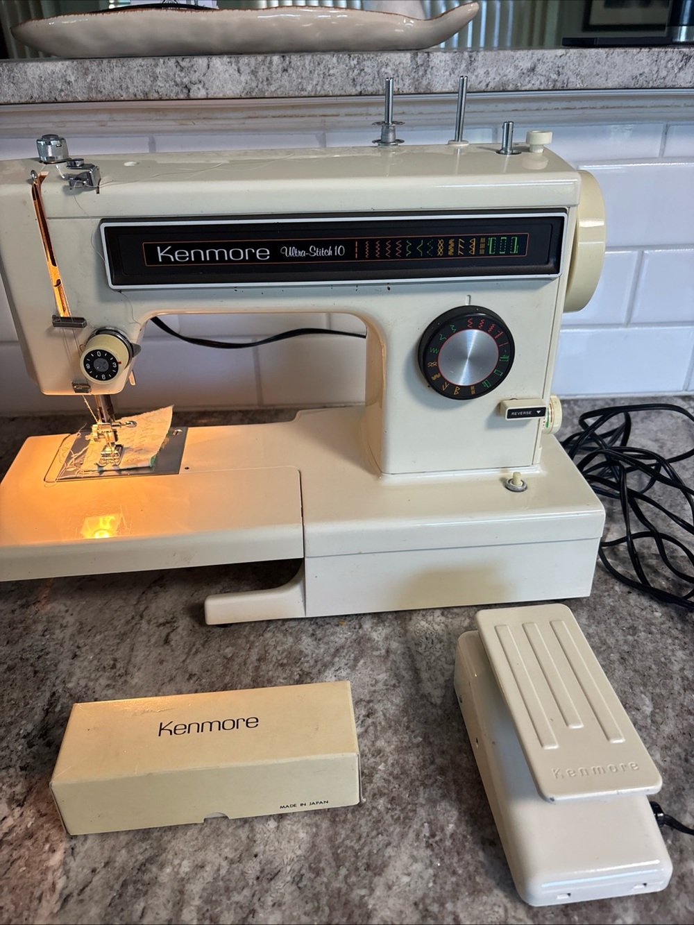 Kenmore Ultra Stitch 10 Sewing Machine 158.1350280 W Pedal & Extras-Works!